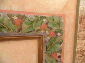 Frise "fleurs d'orangers"sur cheminée.